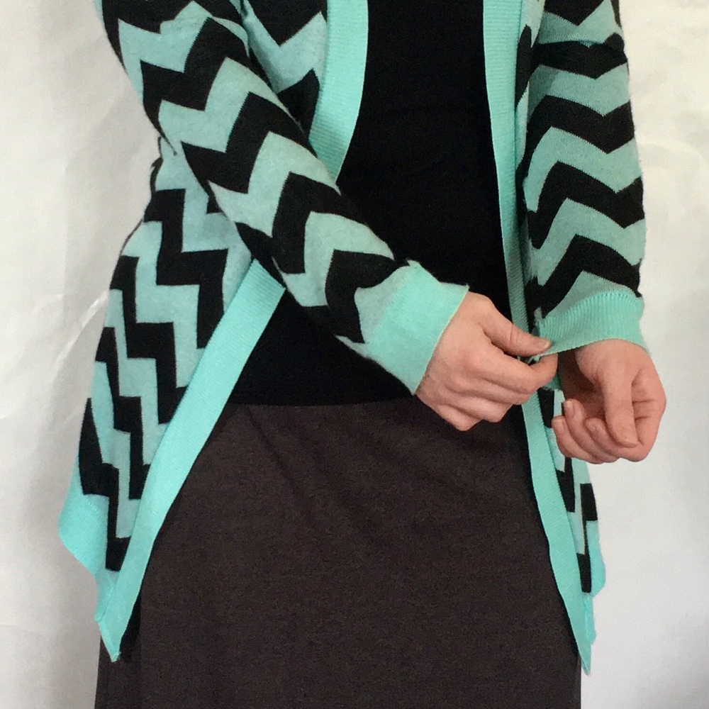 Rue 21 Women's Cardigan in Mint & Black Ch…